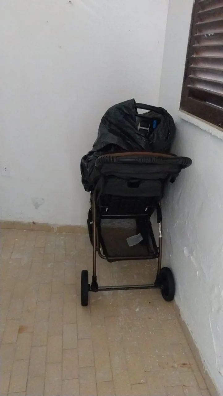 Venda-se um carrinho com bebe conforto 1