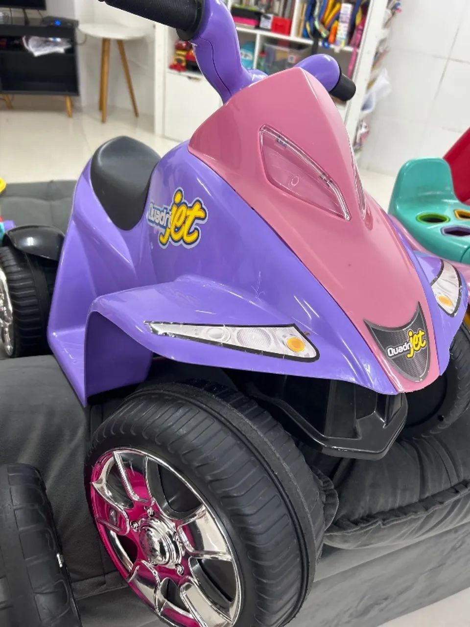 Quadriciclo Elétrico Quadrijet Lilás Xplast Voltagem Do Carregador 110v Lilás - Foto 2