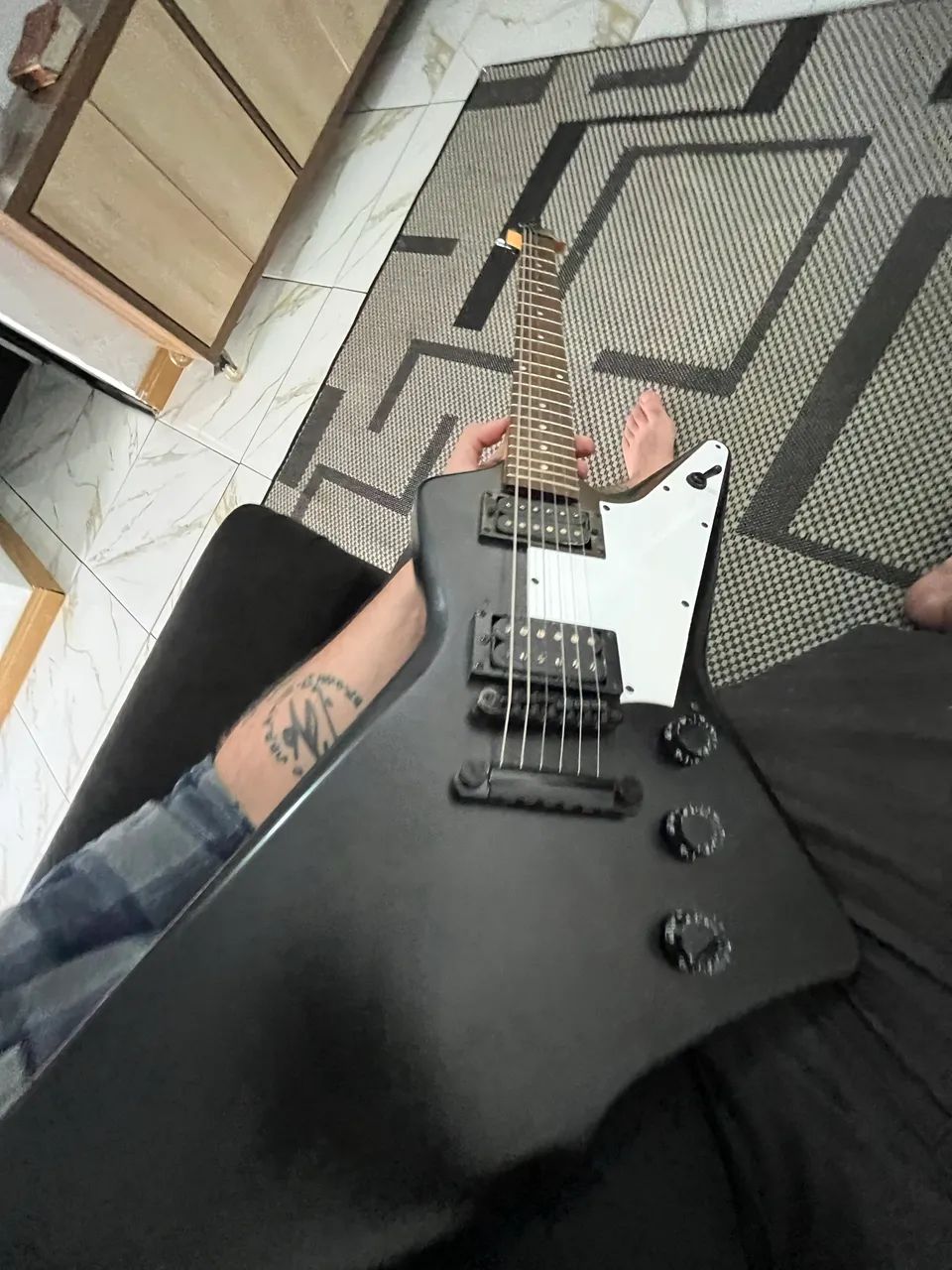 Guitarra Explorer Crafter