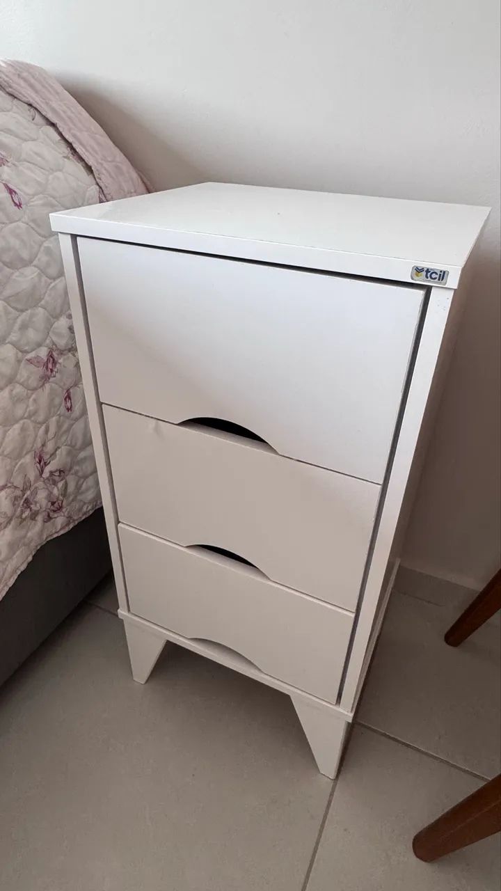 Mesa de Cabeceira Tcil - 3 Gavetas