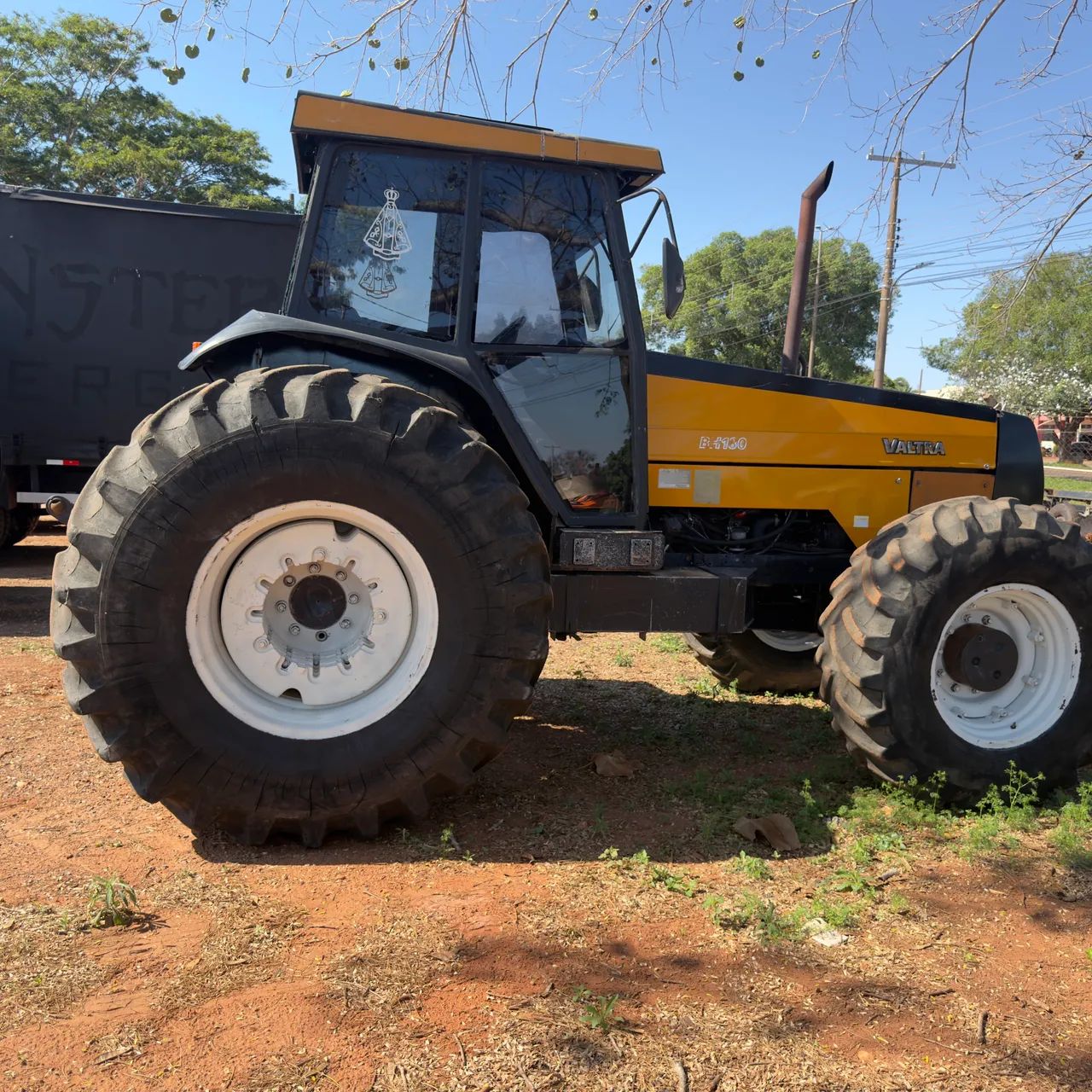 Trator Valtra 