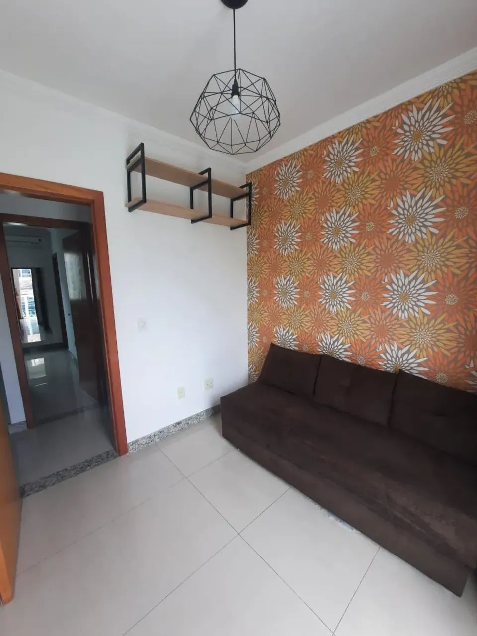 Casa Geminada duplex, entrada independente semi mobiliada - 03 quartos ( 01 com armários e - Foto 4