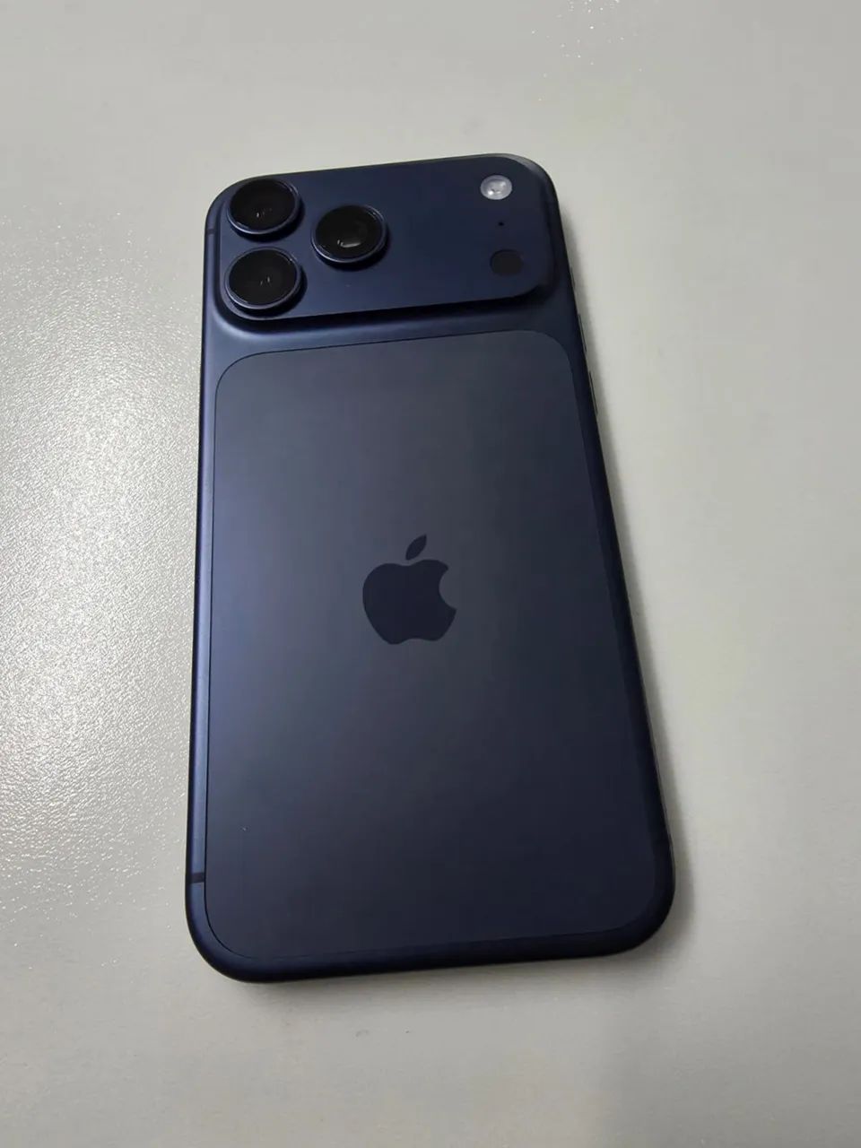 iPhone 17 Pro Max / apenas 04 ciclos 