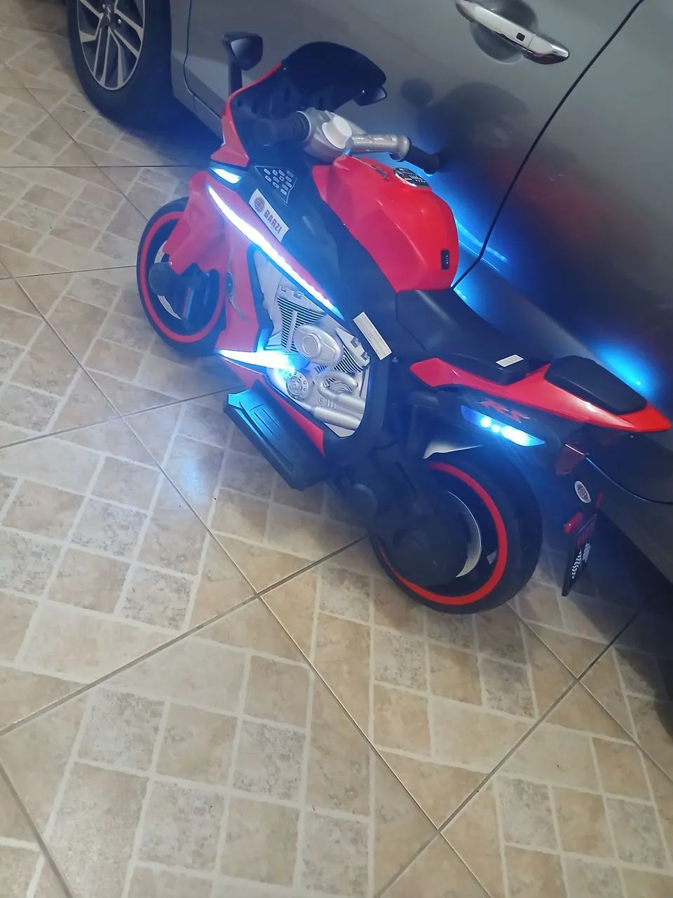 Moto elétrica infantil  Aceito troca e proposta a vista. 