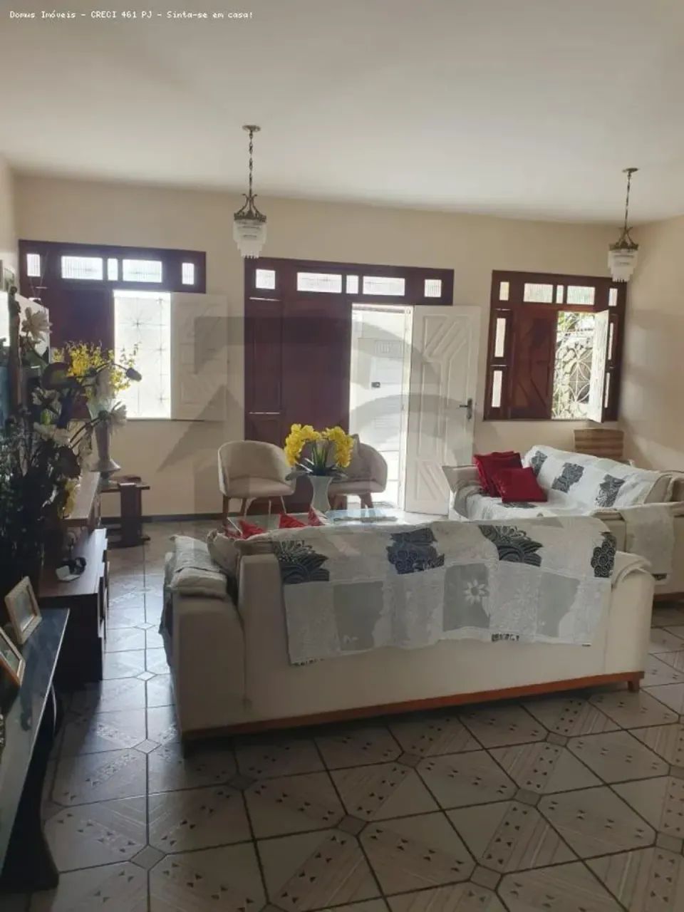 Casa Espaçosa com 7 Quartos e 3 Suítes à Venda no Pereira Lobo