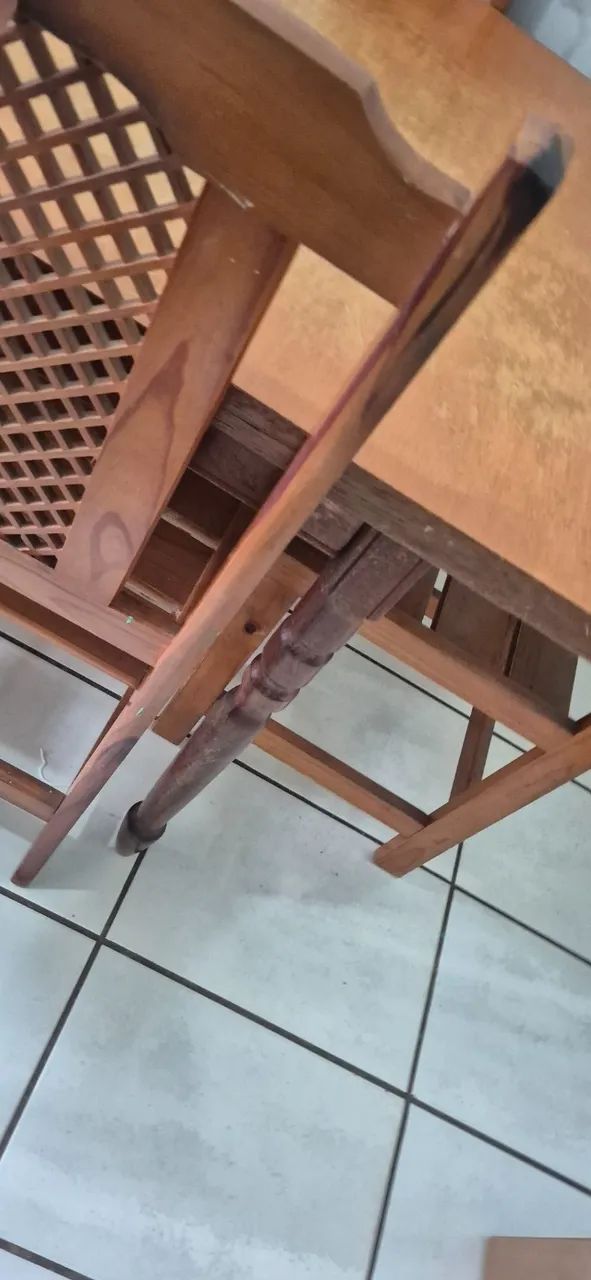 Mesa de madeira com 6 cadeiras - Foto 3