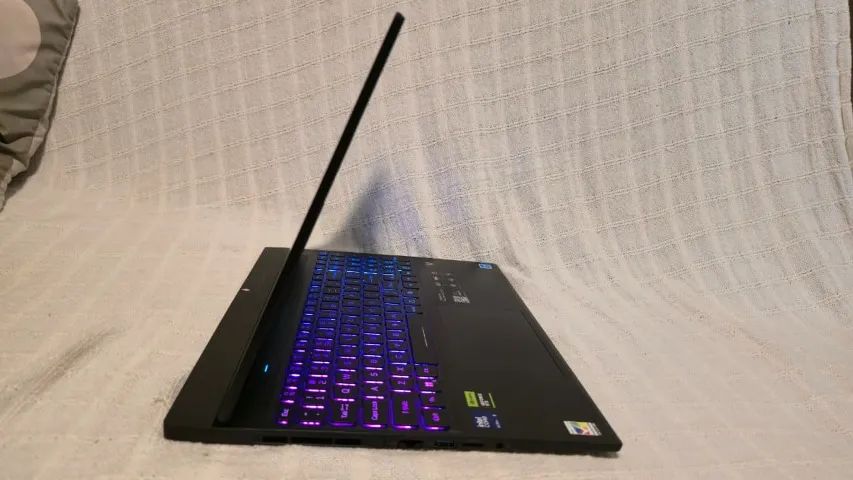 Predator Helios Neo 16S AI RTX 5070 Ti OLED 240Hz Ultra 9 32GB 2TB - Foto 5