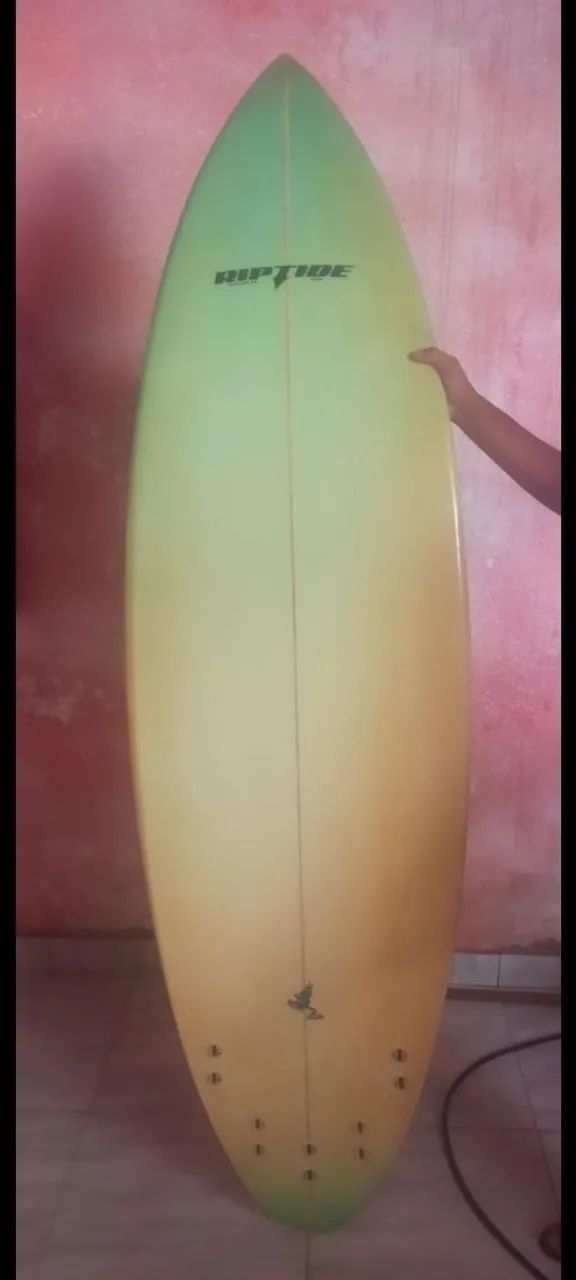 VENDE-SE PRANCHA SURF MARCA RIPTIDE 6.4 x 30lts. MARCA DE SANTA CRUZ CALIFÓRNIA. - Foto 2