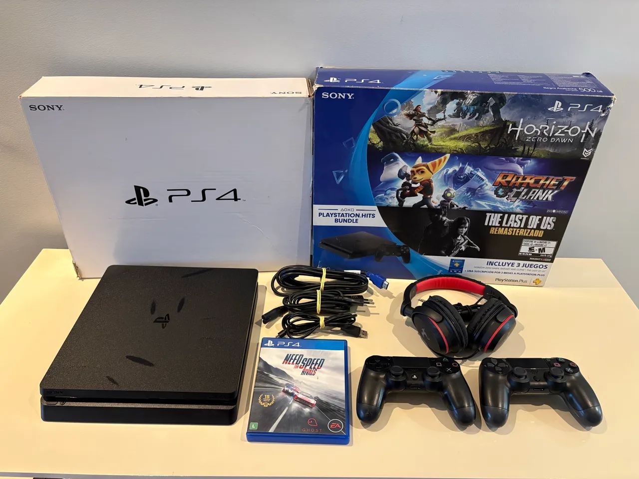 PS4 Slim 