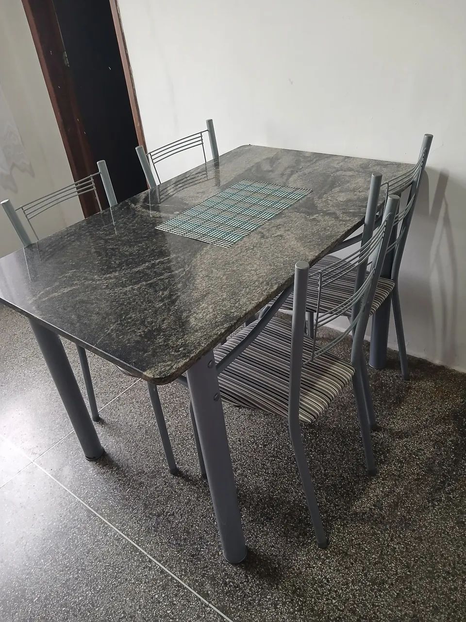 Mesa com 4 cadeiras - Foto 3