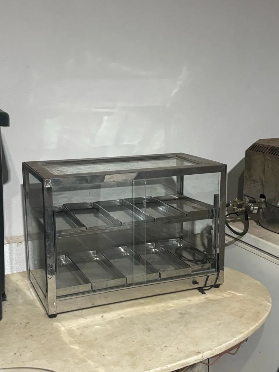 Balcão expositor de inox e vidro 