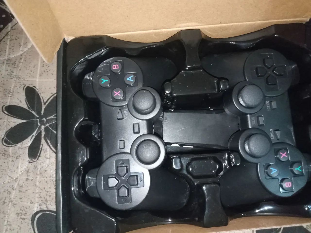 Controle de videogame conecta na TV - Foto 2