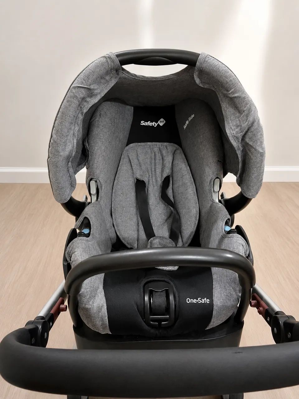 Carrinho de bebê Moisés com bebê conforto Safety - Foto 2