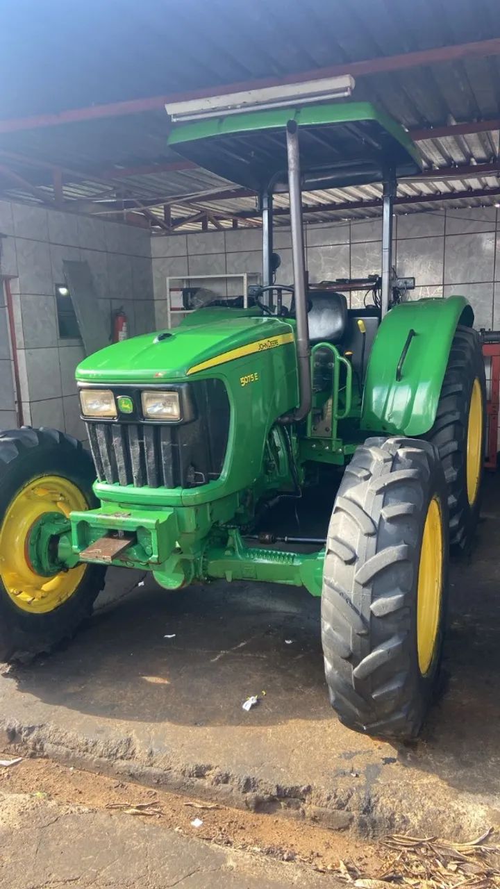 Trator John Deere 5075