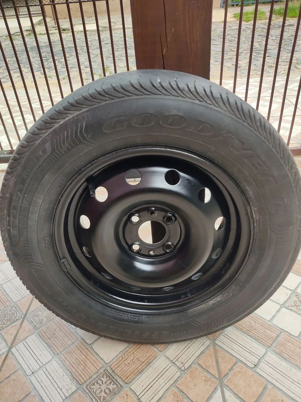 Pneu com aro 14/185/70 da Goodyear  - Foto 3