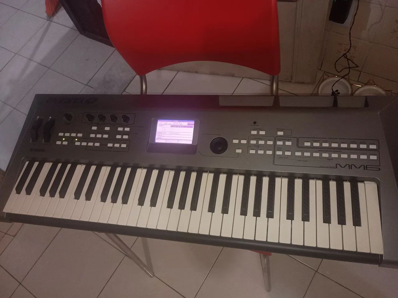 Tecakdo sintetizador yamarra mm6