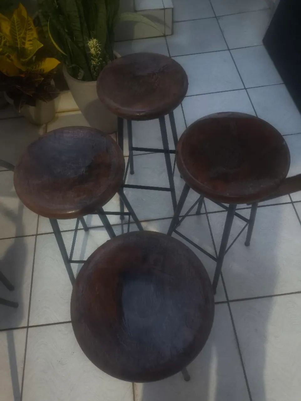 Conjunto 4 tamboretes para área externa .