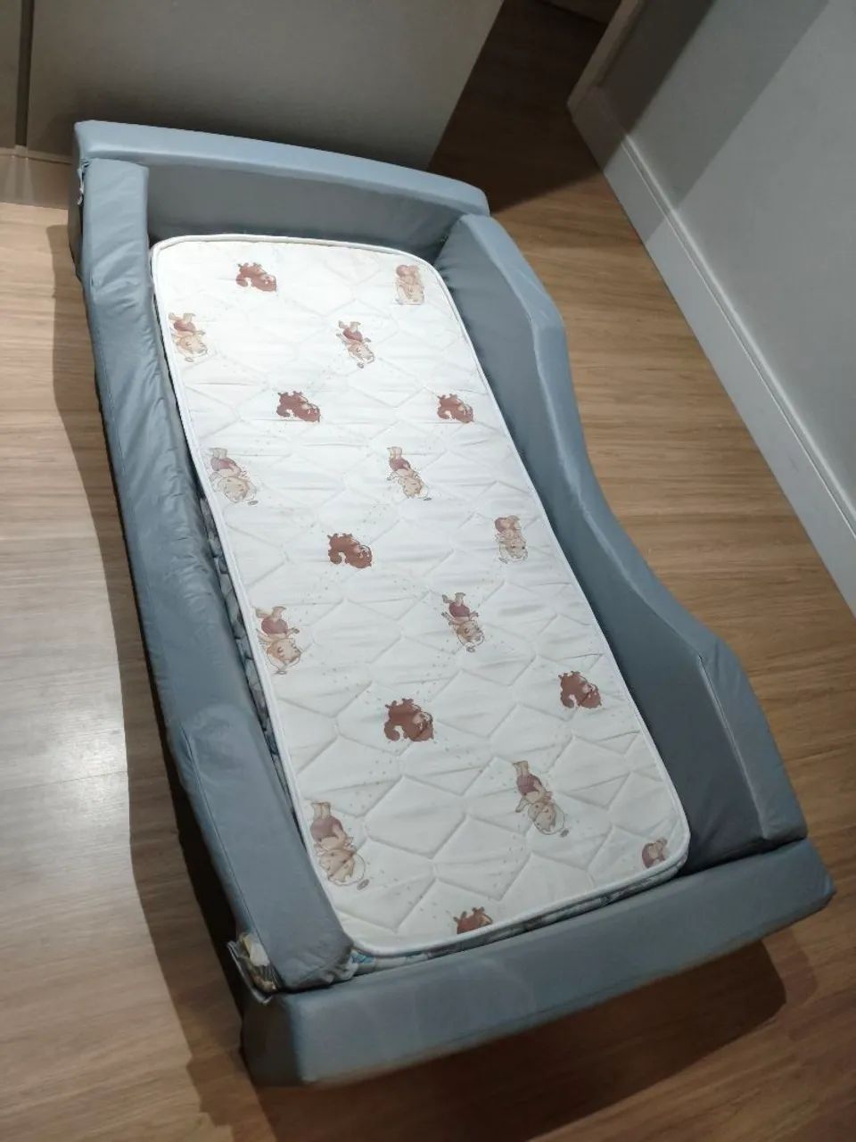 Vendo mini cama montessoriana com colchão 