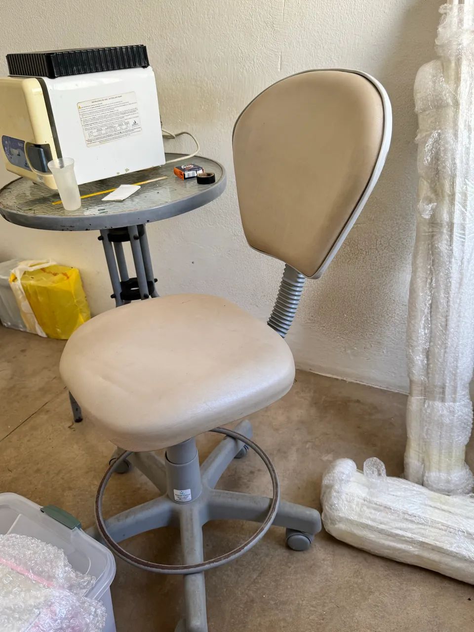 Cadeira giratória para estética