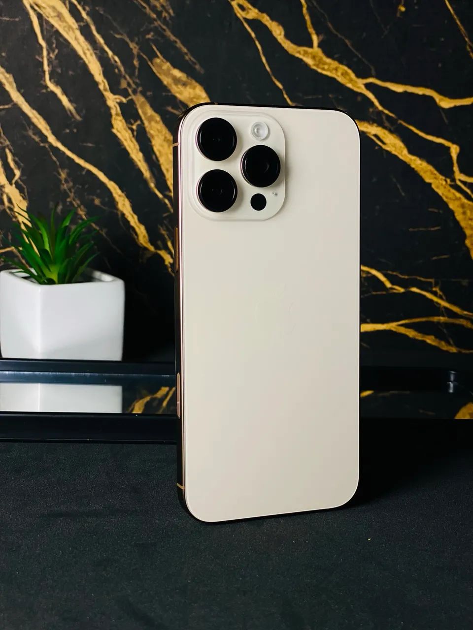 iPhone 16 Pro Max 256GB - Estado de Novo (Impecável)