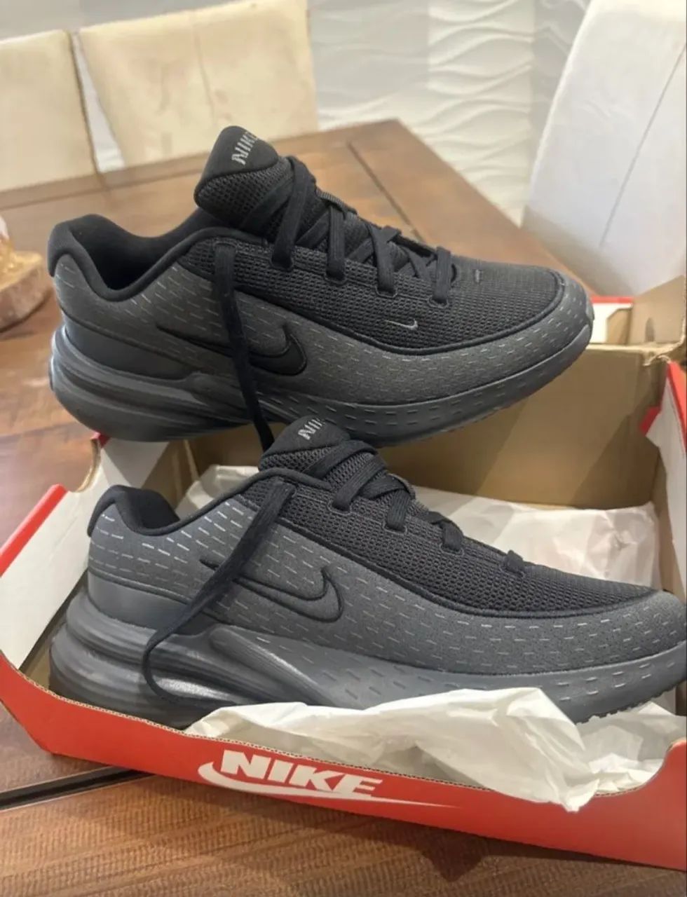 Tênis Nike Uplift SC 