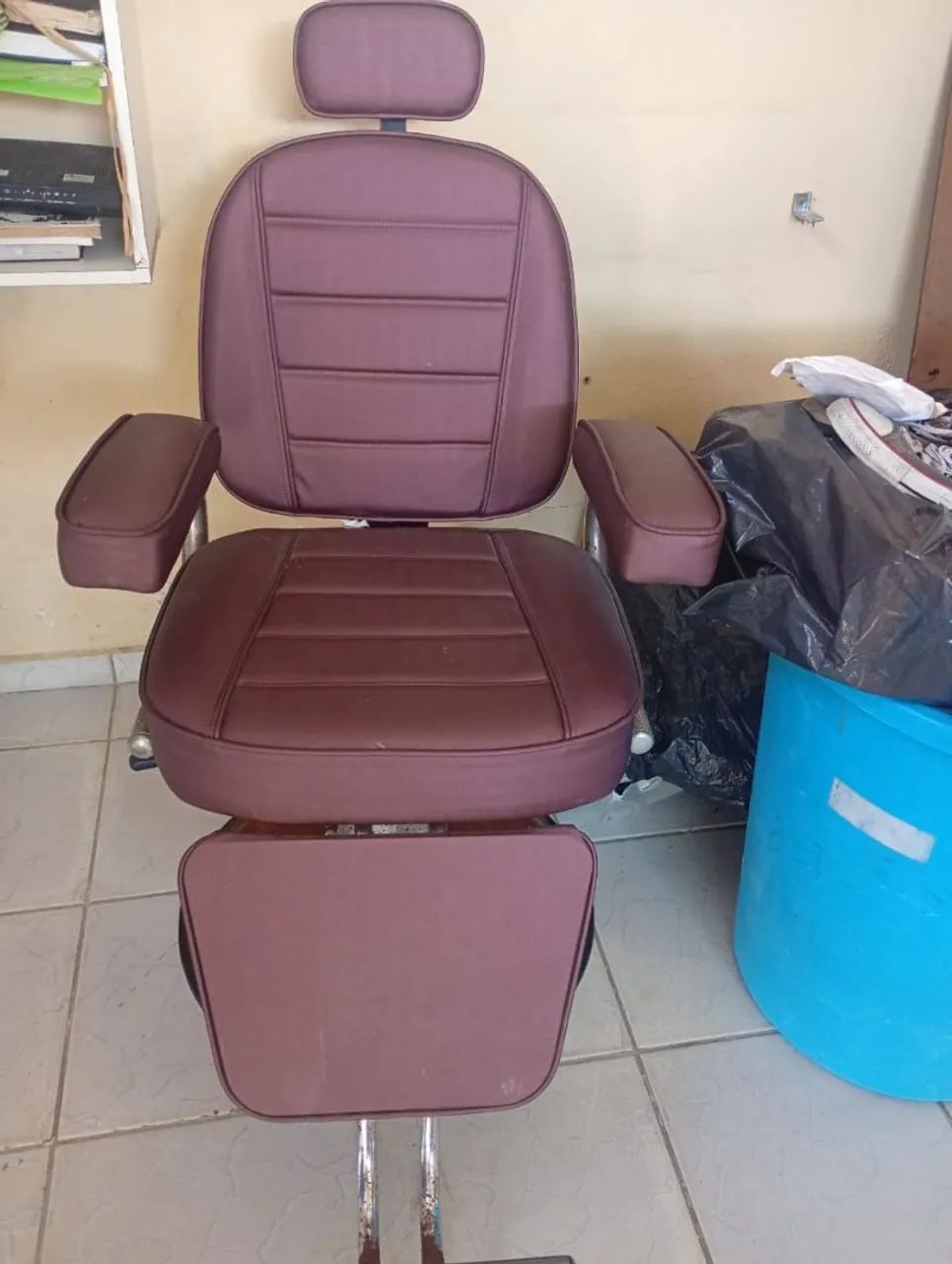 Cadeira de barbeiro (semi nova)