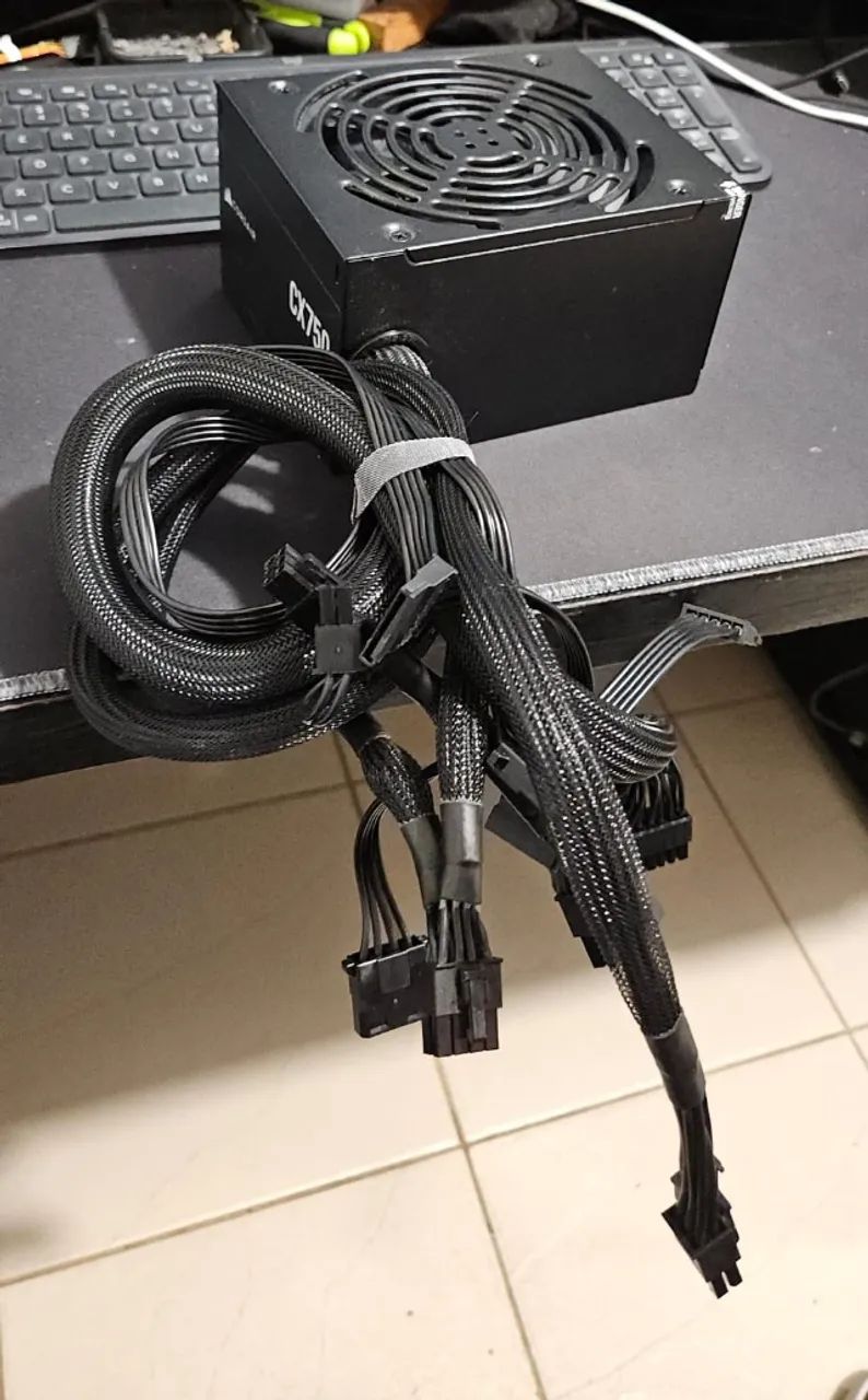 Fonte ATX Corsair CX750 750 Watts, 80 PLUS Bronze - Foto 3