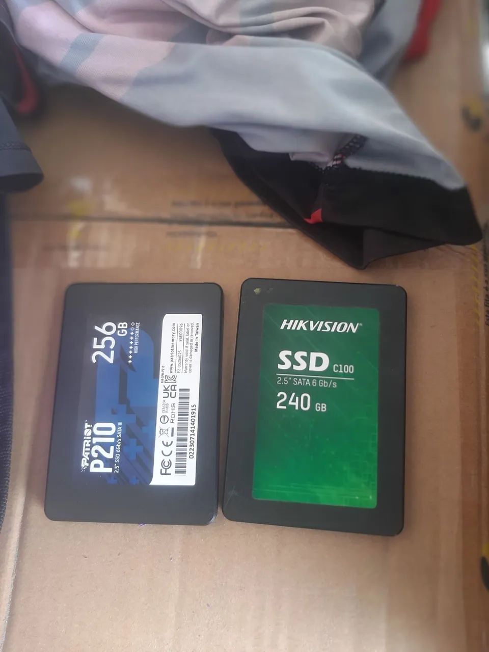 SSD 256GB E 240GB, CADA