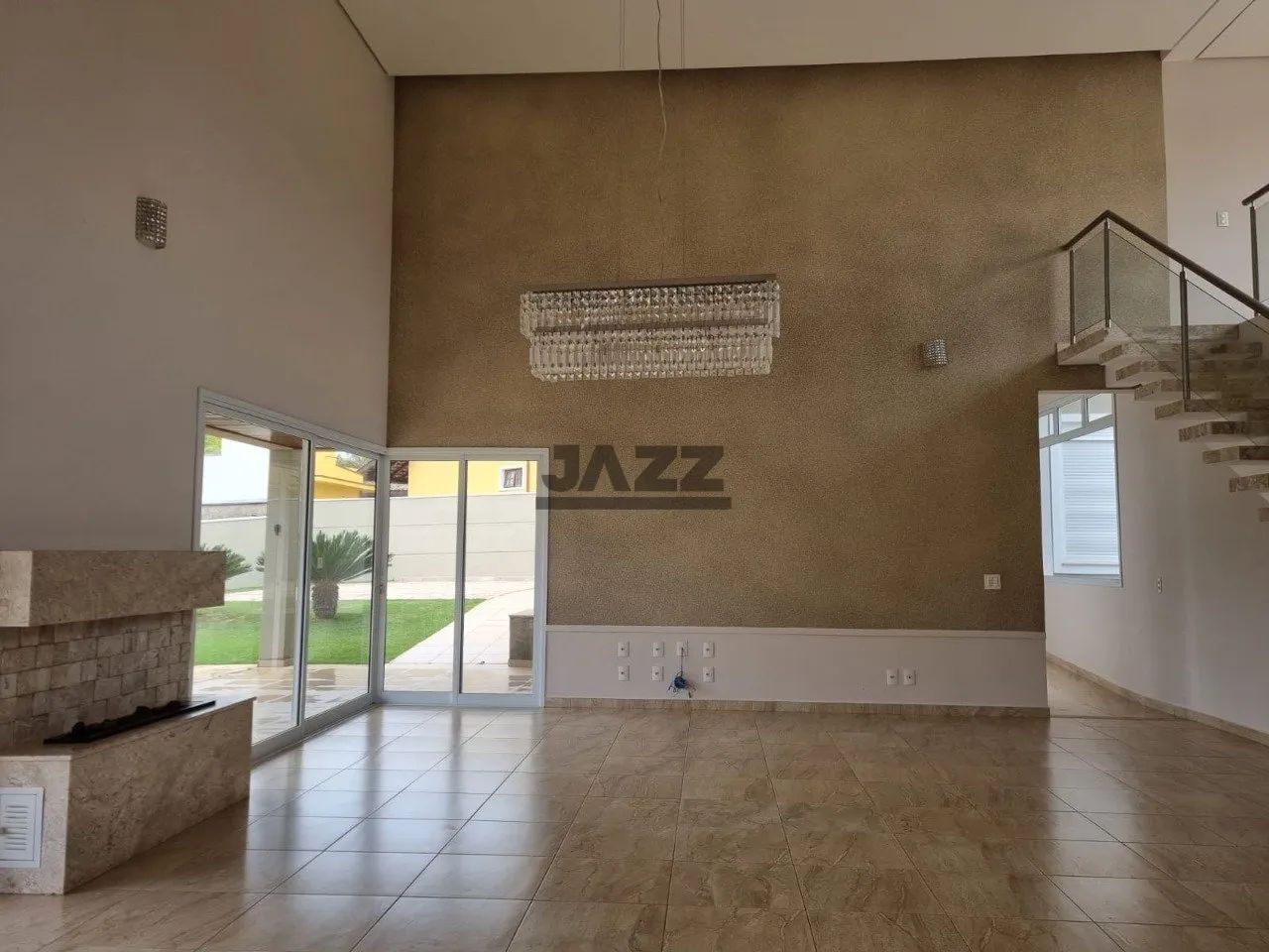 Casa térrea á venda no condomínio Xangrila com 331 m² de construção em terreno de 1.205 m²