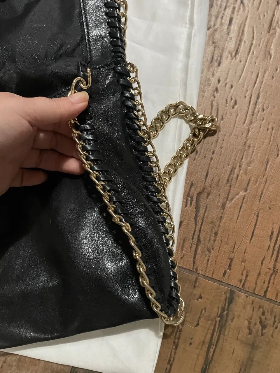 Bolsa de ombro em couro macio preta Michael Kors - Foto 4