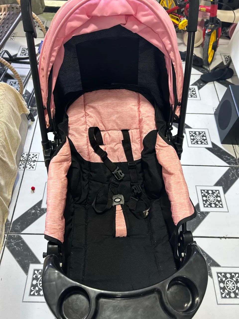 Carrinho de bebê  e bebê conforto da cosco rosa  - Foto 3
