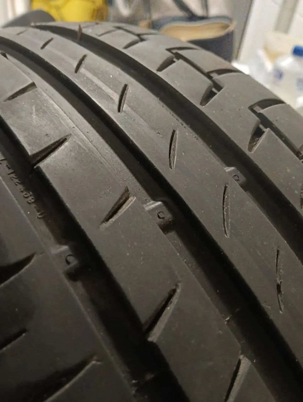 Pneu continental 215/45 R18 HXL  - Foto 2