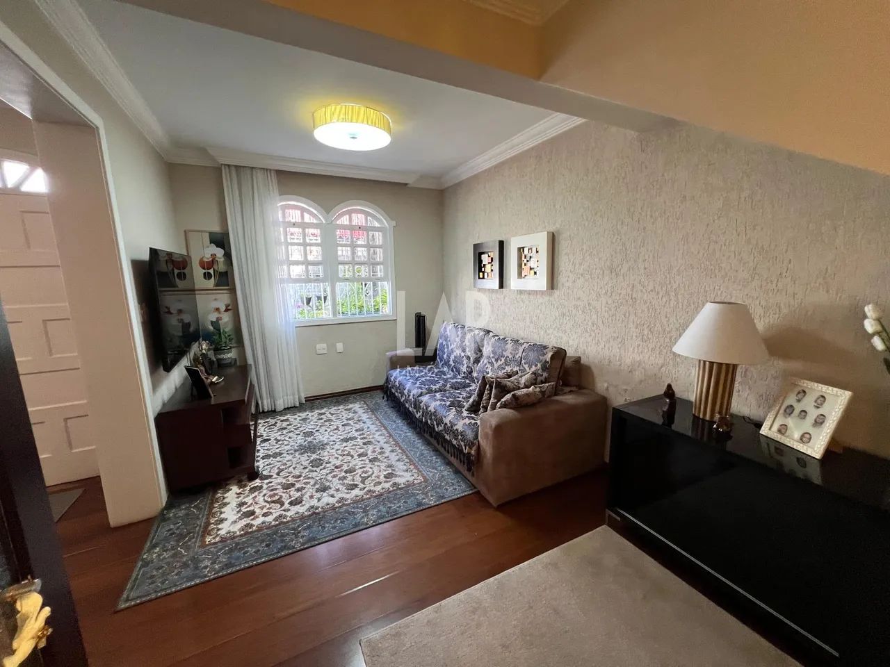 Casa 03 Quartos com Terraço e 01 Vaga à Venda Bairro Nova Suissa