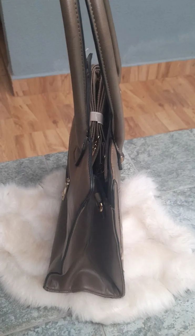 Bolsa feminina em couro sintetico  - Foto 4