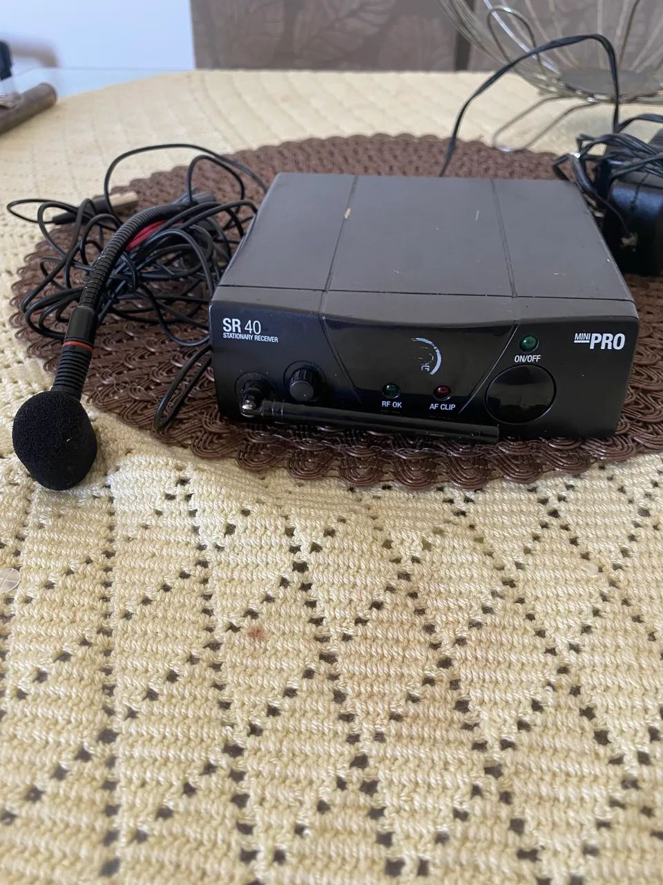 Transmissor e microfone akg