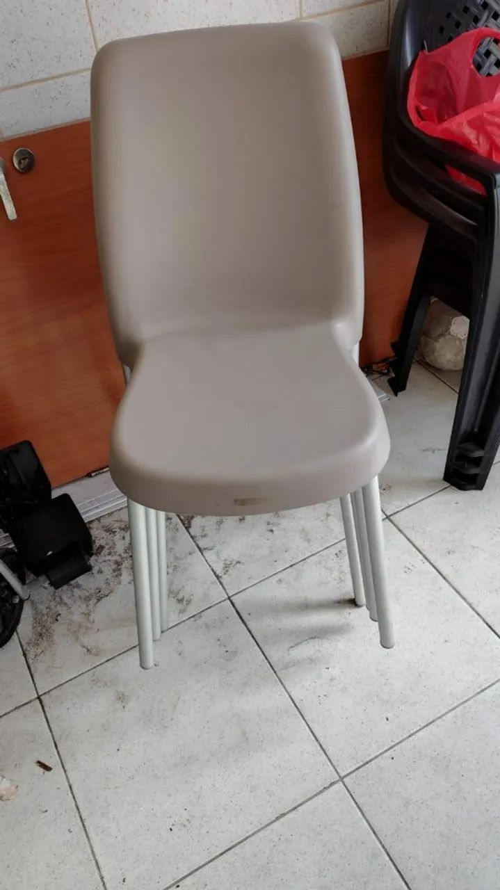 Vendo 4cadeiras usadas 