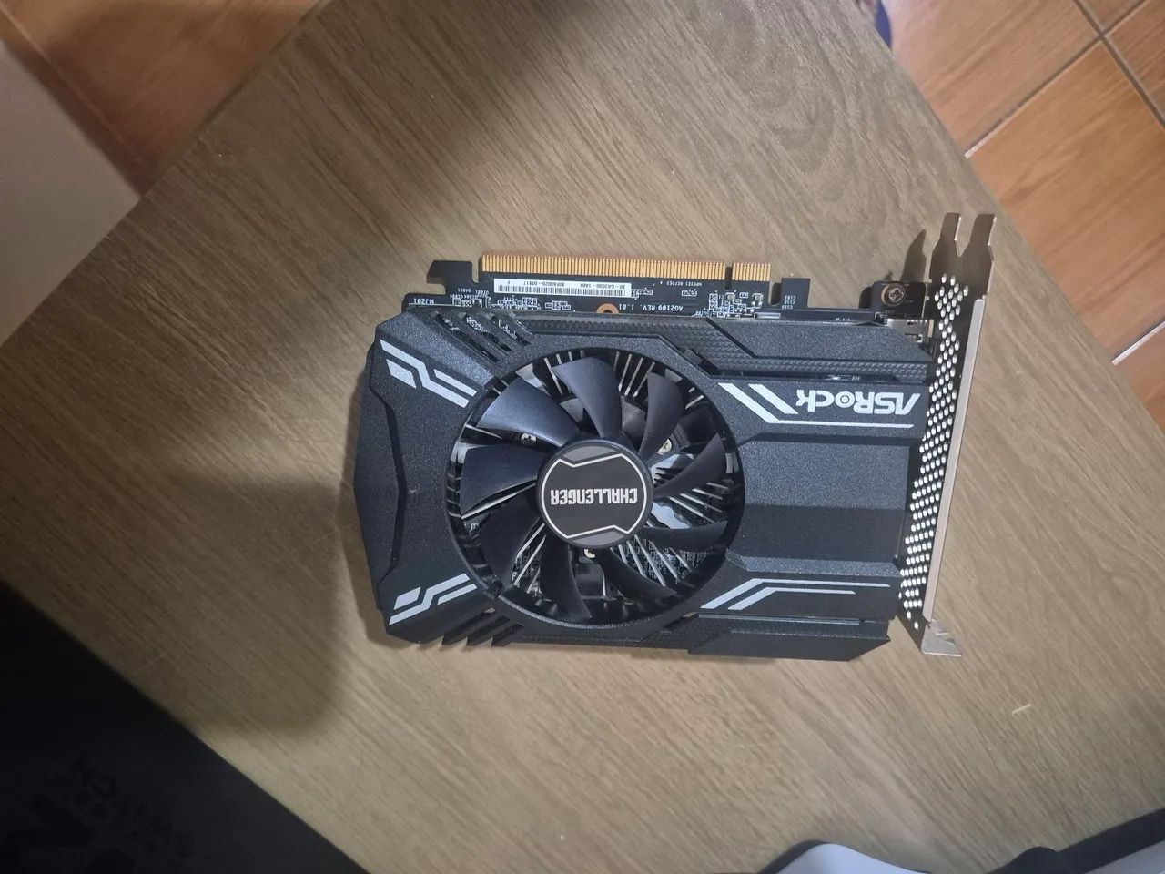 Rx 6400 com detalhe 