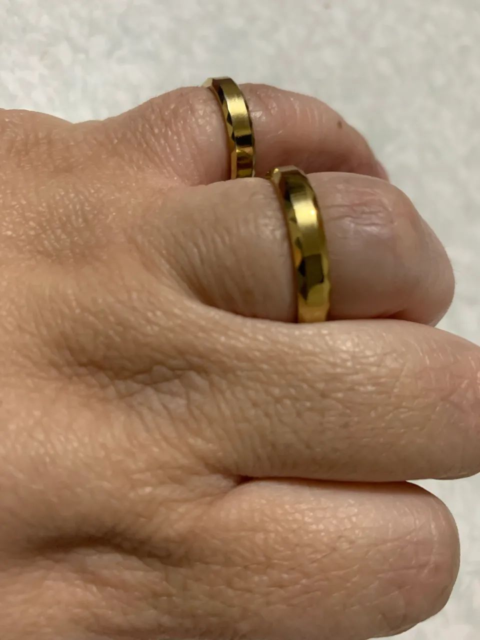 PAR DE ALIANÇAS SPLENDORI - TUNGSTÊNIO BANHADA A OURO 