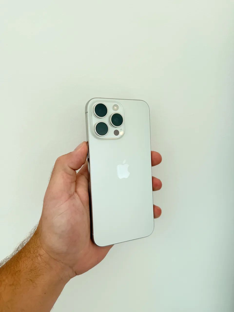 iPhone 15 pro max 256gb Branco, impecável - Celulares e