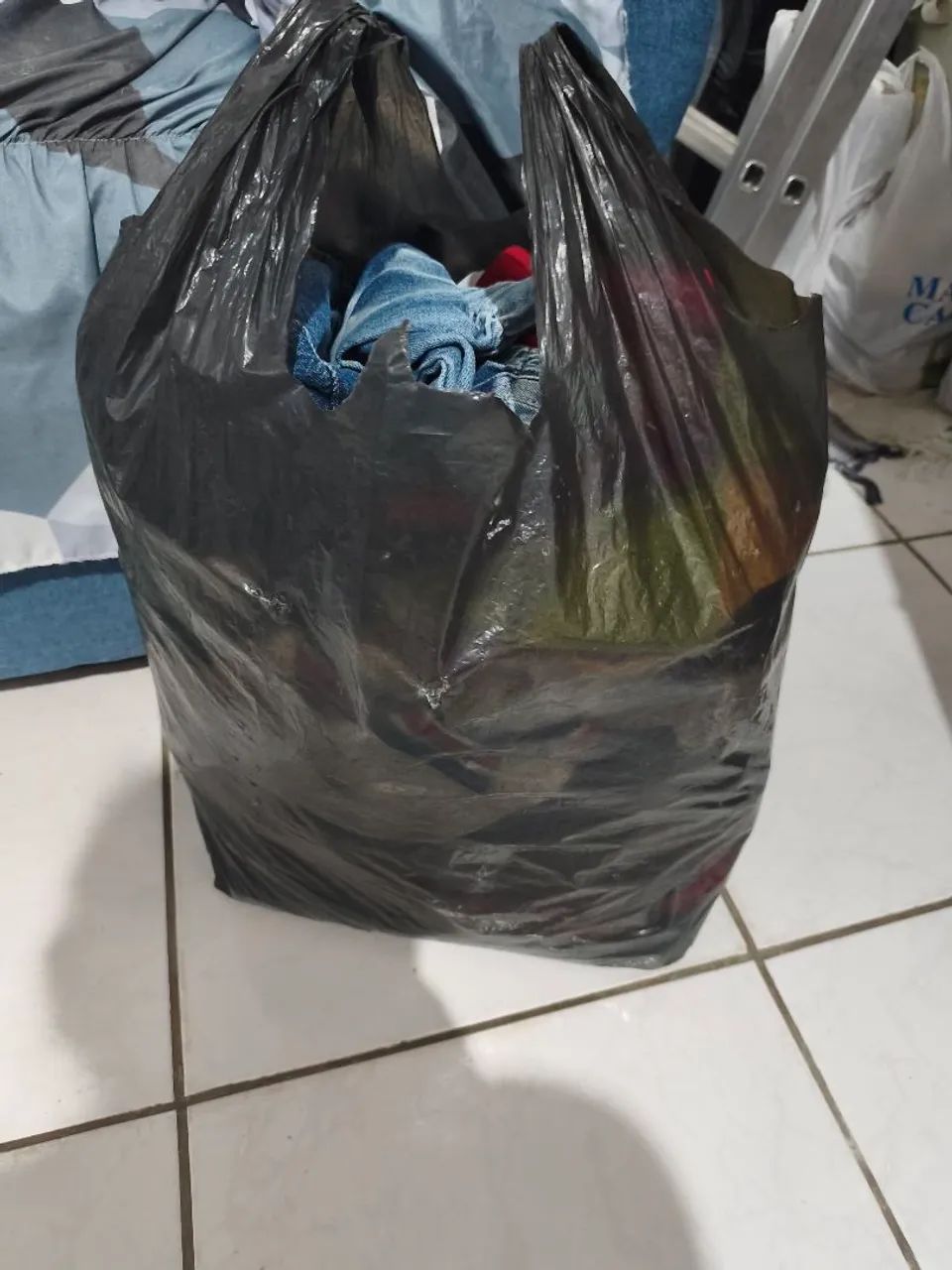Lote de roupas usadas 
