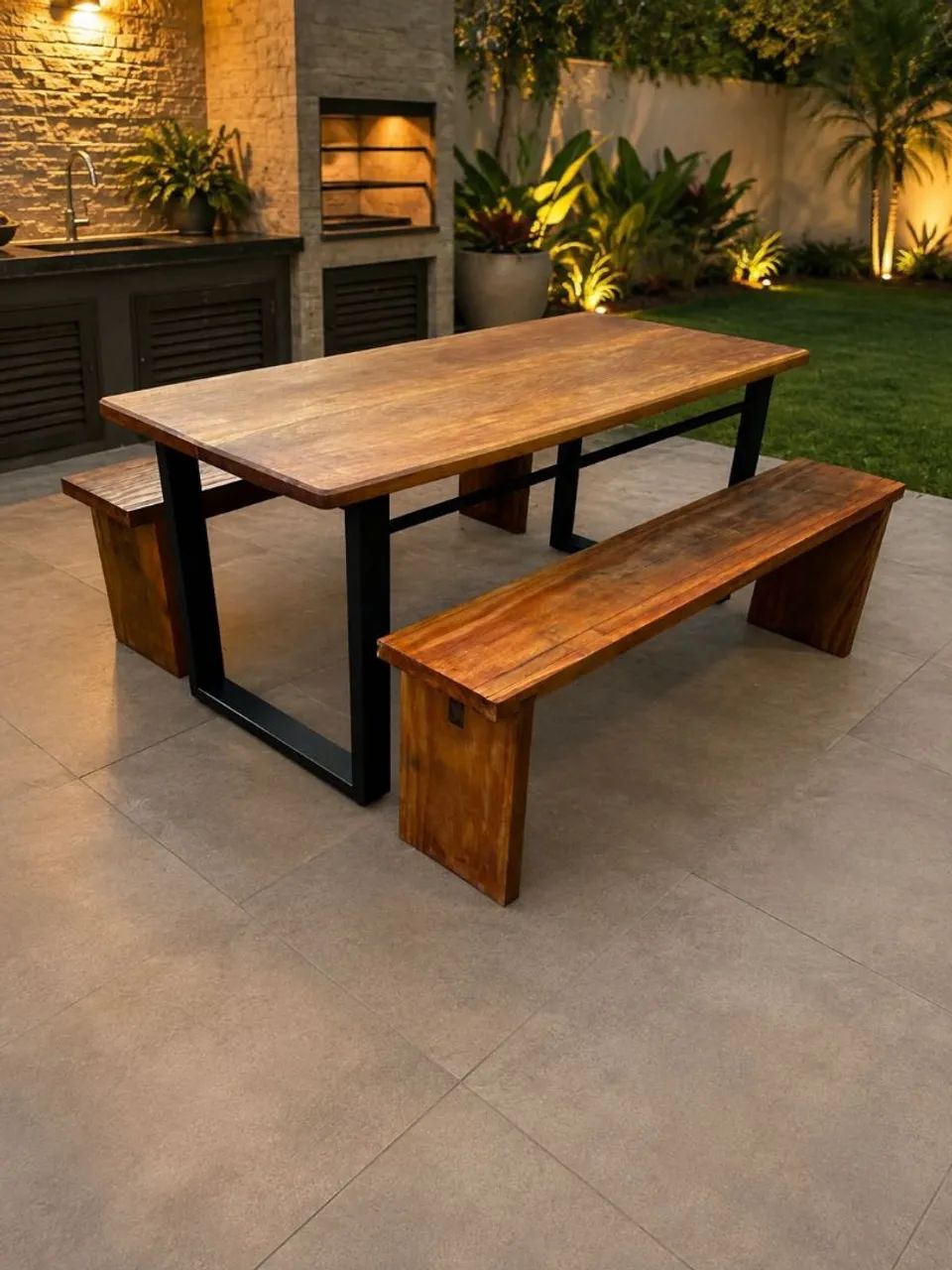 Mesa em madeira de lei