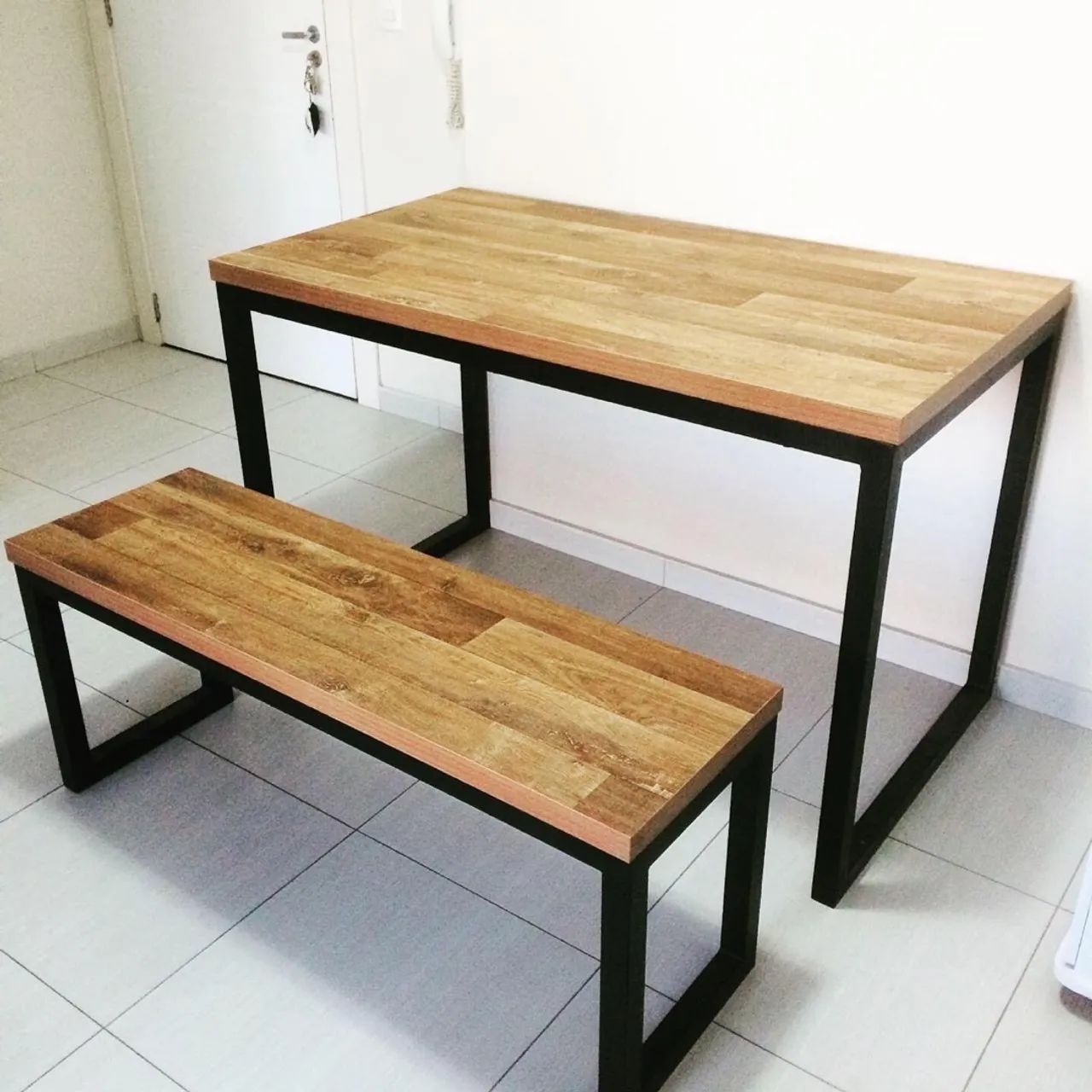 Mesa com banco - Foto 2