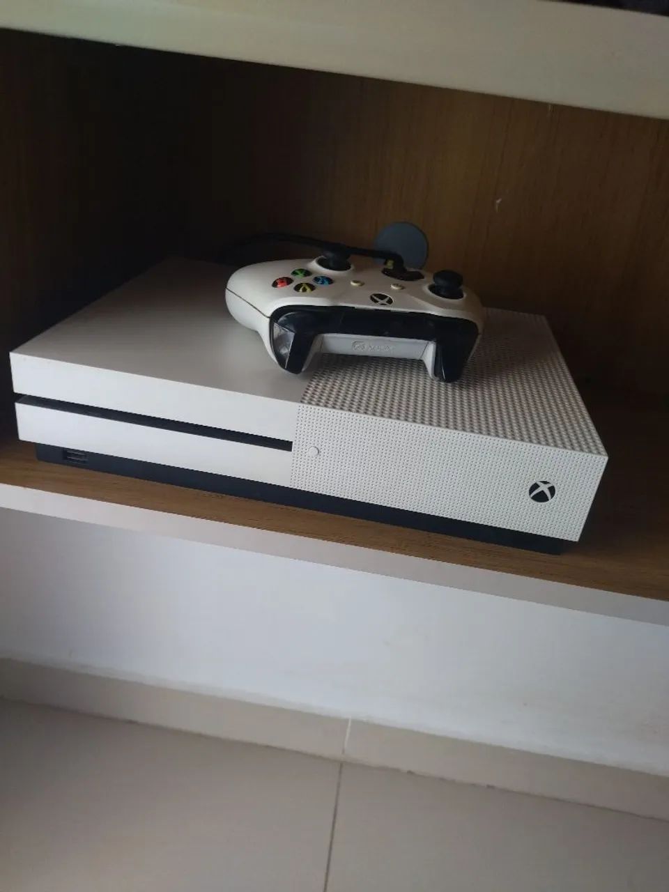Console Xbox One S 500GB com 1 controle 