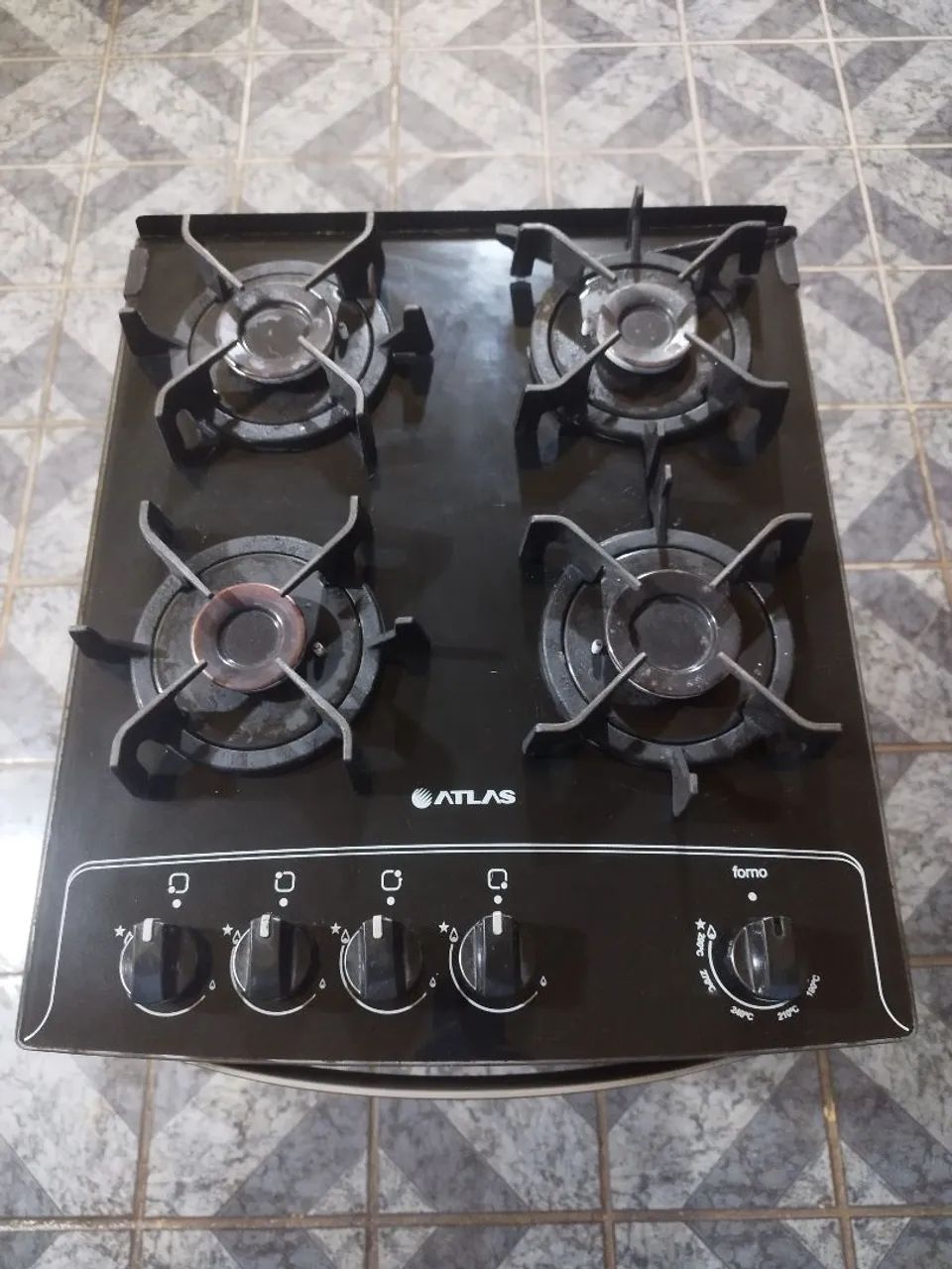 Fogão Atlas Elétrico com Mesa de Vidro e com 4 Bocas.