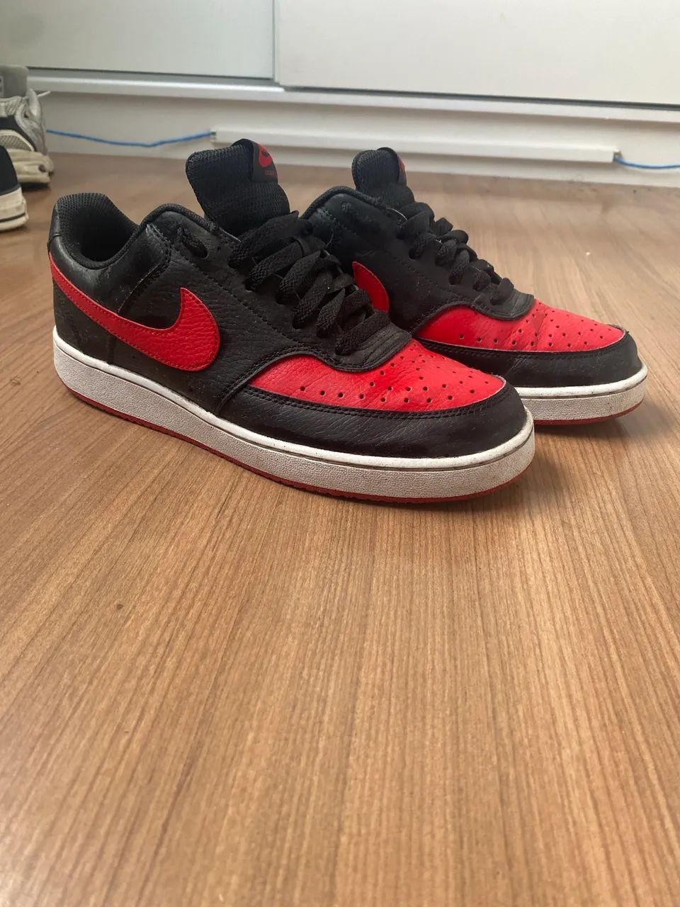 Nike Dunk Low Preto e Vermelho Tam 40  - Ótimo Estado - Foto 2