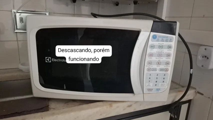 MICROONDAS ELECTROLUX (funcionando, porém descascando por dentro) - Foto 3