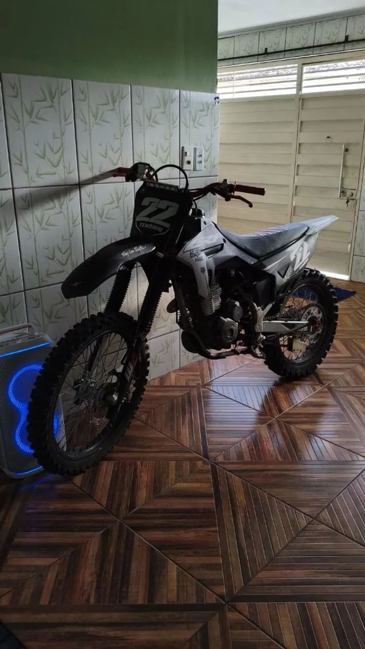 CRF 230 com vários acessórios - Foto 2