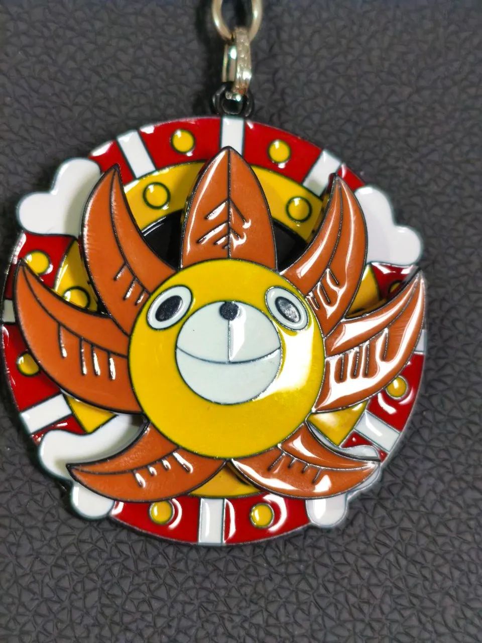 One Peace - pingente chaveiro de metal com sistema giratório e esmaltado  - Foto 2