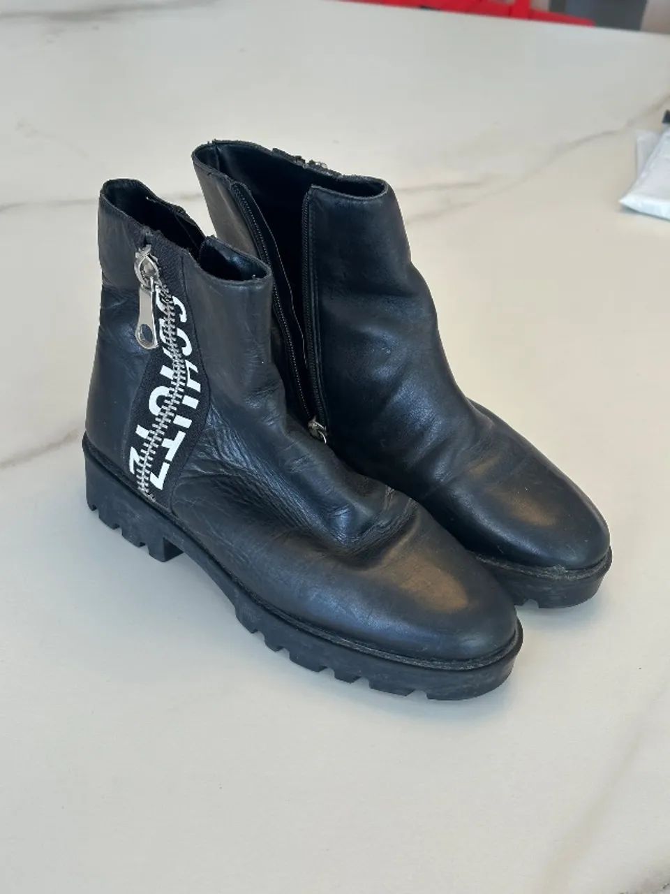 Bota Schütz tamanho 36