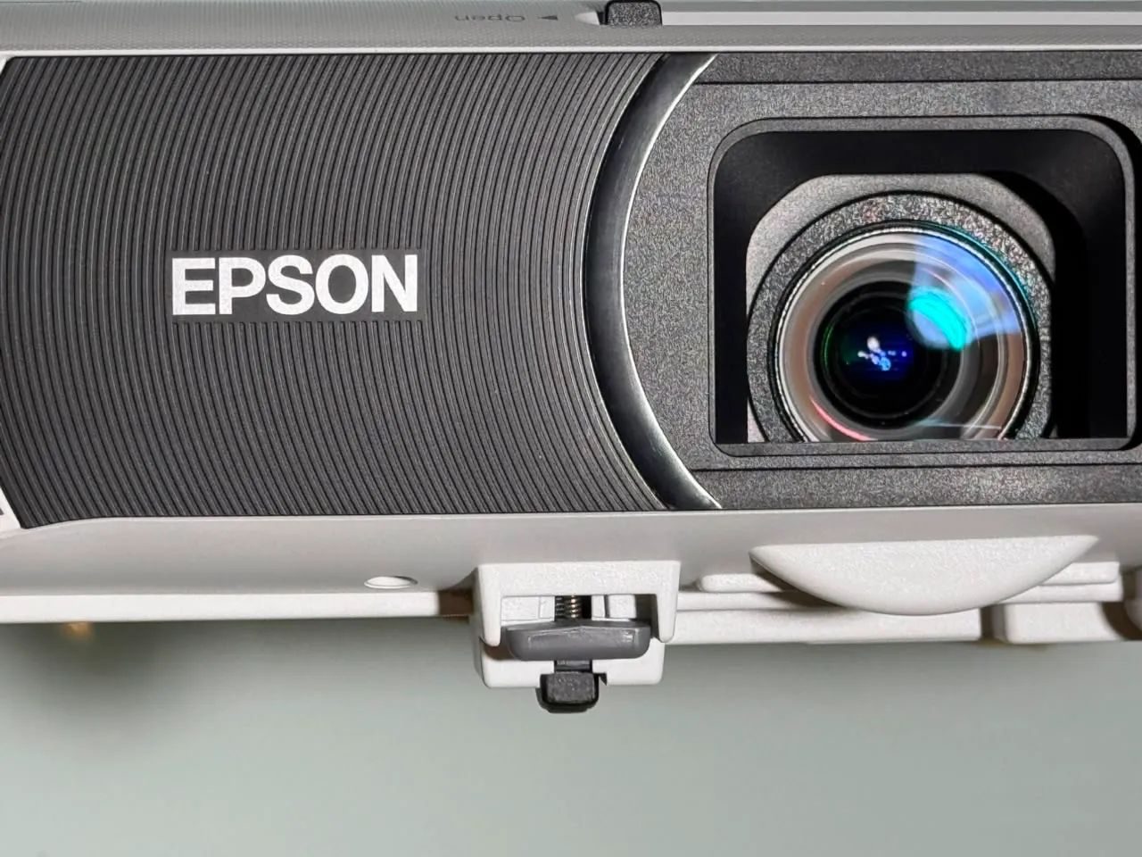 Projetor Epson PowerLite FH54+ Full HD 4100 Lumens 3LCD Wi-Fi - Novo